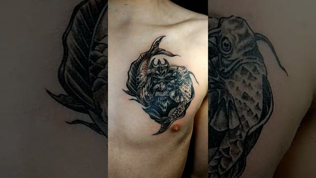 Нарисовали Россиянину инь-янь стилизованный под карпов.Painted Russian Yin-yang Stylized Carp.