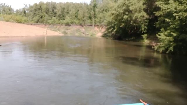 Лодка с приводом Арнесона идет по ручью. Двигатель ВАЗ 2108 . Водомет нервно курит в сторонке )))) смотреть онлайн