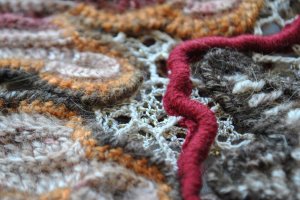 Двойная сеточка в ирландском кружеве. Соединение мотивов из мохера. Мой опыт. Вяжем вместе