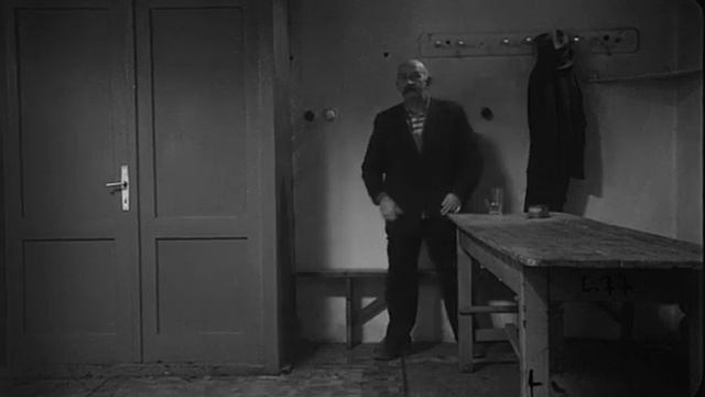 Сатанинское танго (Бела Тарр, 1994) смотреть онлайн