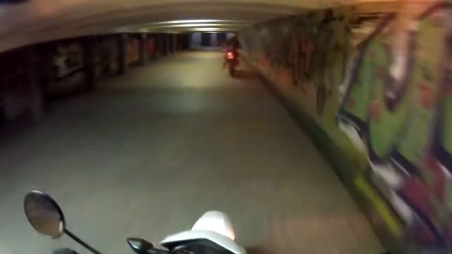 Хулиганы на МОТАРДАХ делают шум в Киеве 20.06.2018 смотреть онлайн