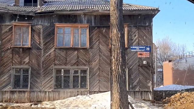 Старые здания с названиями улиц на английском. Old Buildings With Street Names In English