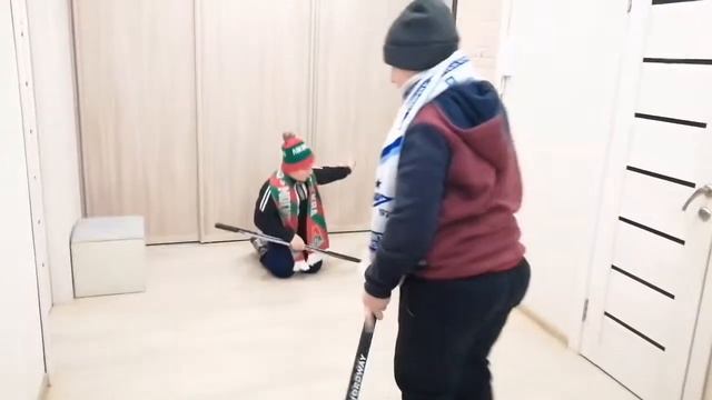 ИГРАЕМ ХОККЕЙ ДОМА