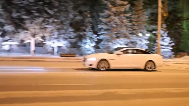 Романтическая прогулка Тани и Алексея на ЯГУАРЕ XJ смотреть онлайн