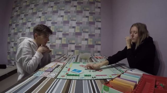 И меня жестко нагнули, а потом я узнал как... | Играем в монополию с Василисой | Александр Гамлет смотреть онлайн