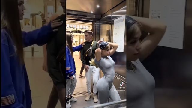 Пранк в лифте/юмор смотреть онлайн