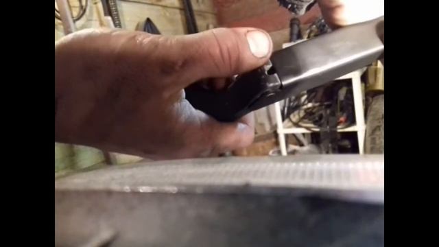 Щётка дворника не прижимается к стеклу. Исправляем смотреть онлайн