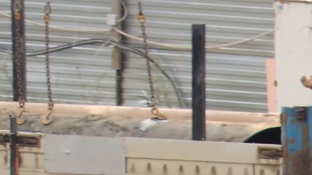 Самоходный кран РДК работает с трубами на Стройке - Выгрузка загрузка смотреть онлайн