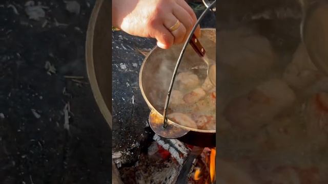 Гречневая каша с мясом .Полное видео на канале #еданакостре #леснаякухня #природа