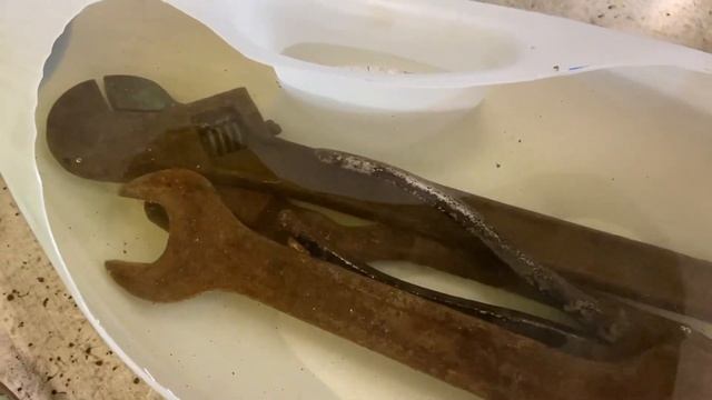 Очистка ржавого металла (инструмента), лимонной кислотой