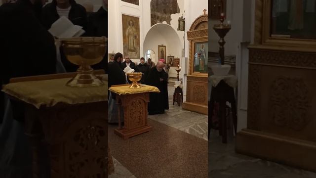Как освящают иконы?