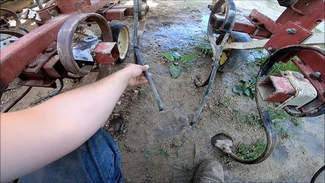 Pre-Season Noble Row-Runner and John Deere 4020 смотреть онлайн