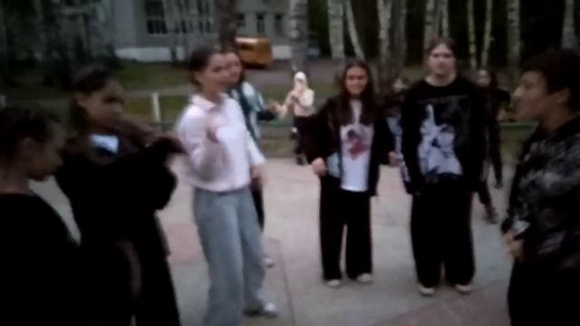 Примерно такая атмосфера царит в пионерских лагерях России этим летом. Пока с телевизора и радио смотреть онлайн