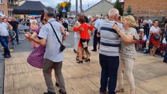 Oberek a traditional Polish dance | People have fun at a Party with Folk music in Poland in 2022 смотреть онлайн