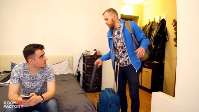 Room Factory- когда пришел к другу в гости смотреть онлайн