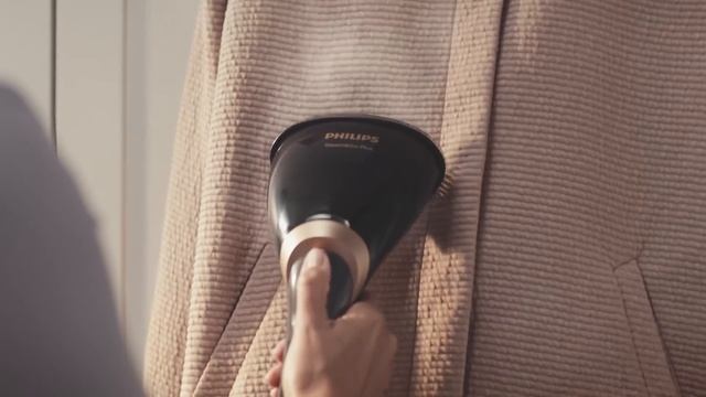 Как да освежим и изгладим сако с пара с Philips Steam & Go смотреть онлайн