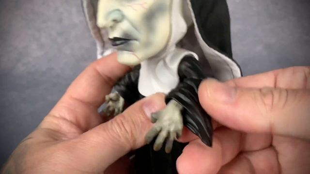 Mezco: The Conjuring Universe Valak The Nun MDS 4K Review смотреть онлайн