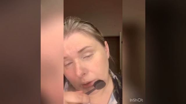 Нанесение тонального крема на лицо