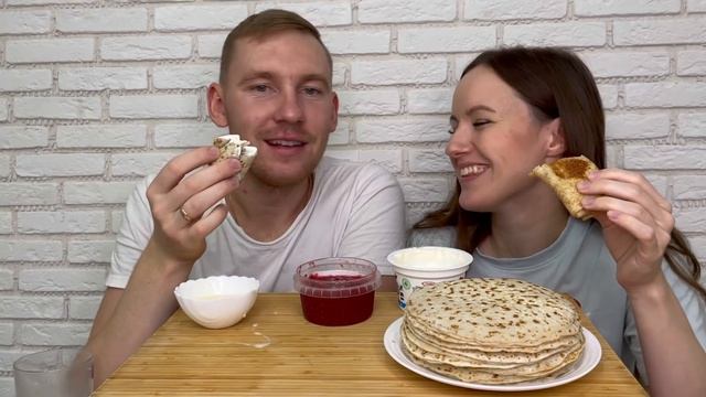 МУКБАНГ БЛИНЫ С МЯСОМ СМЕТАНОЙ СЛАДКИЕ БЛИНЫ варенье ответы на вопросы MUKBANG PANCAKES WITH MEAT смотреть онлайн