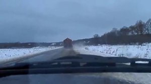 Как чистят загородные дороги зимой?