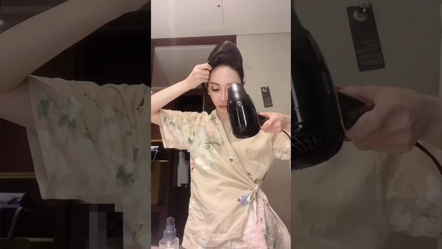 French Twist Tutorial смотреть онлайн