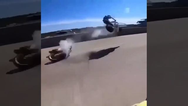 Использовал байк друга как трамплин. смотреть онлайн