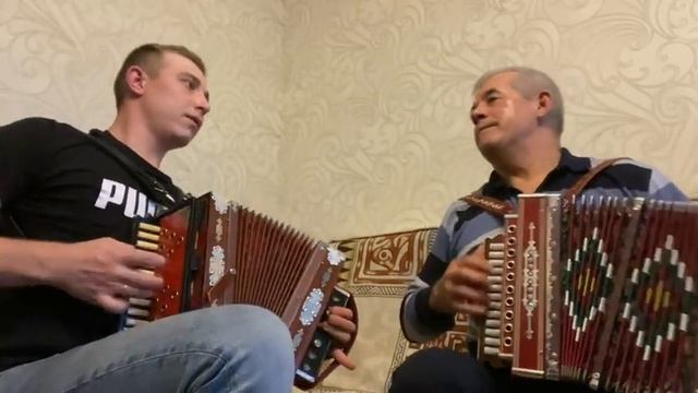 Учитель и ученик шикарно играют на тальянке