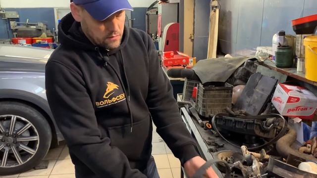 Volkswagen Touran проехал по свежему асфальту!