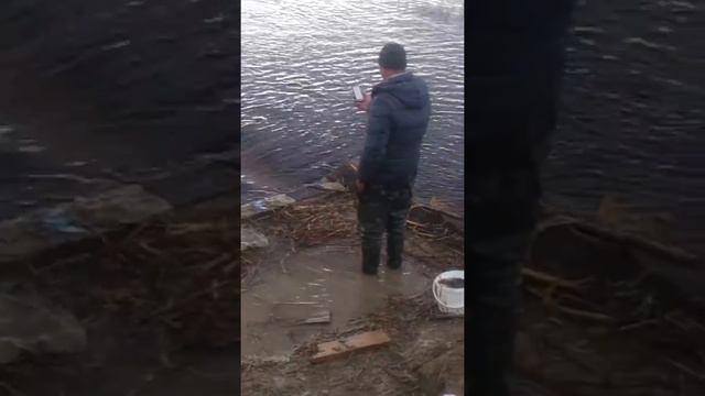 Рыбалка на шлюзах.Верх-Урюм. смотреть онлайн