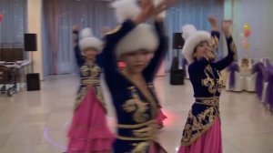 Очень красивый казахский танец!