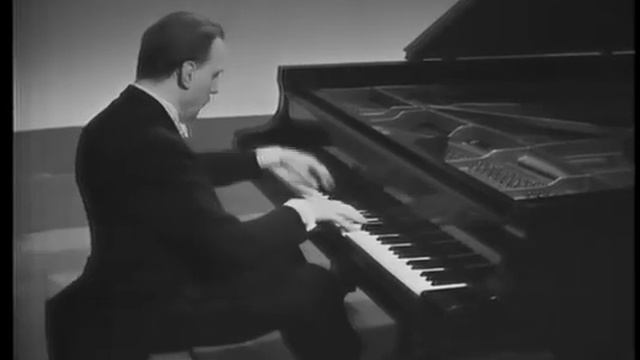 Michelangeli plays Chopin Waltz No.17 in E flat major Op.Posth . смотреть онлайн