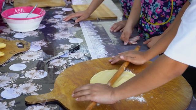 Cooking Master Class with 10 Shelter Girls! Prepared Delicious Meals! (Village Life Chef ) смотреть онлайн