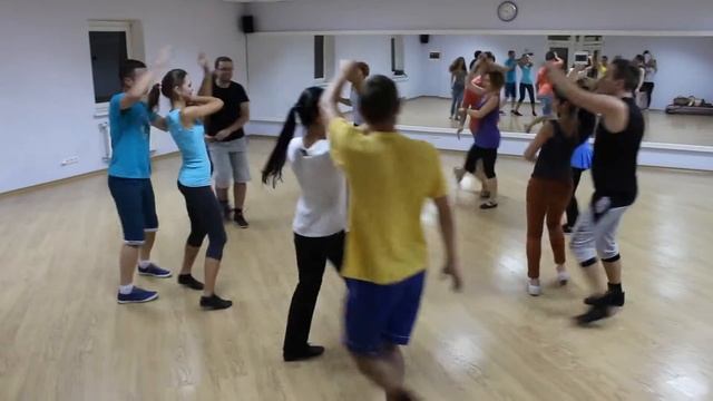 Сальса руэда. Две новые модификации на "Sacala" [y kachan, paseala por de atras] смотреть онлайн