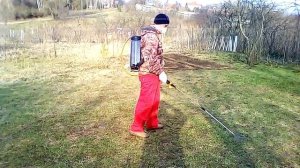 Обработка сорняков гербицидом « Раундап «