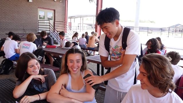 What's The Biggest Turn Off For Guys And Girls? | High School Interview смотреть онлайн