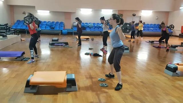 Hot Iron (широкие приседания) смотреть онлайн