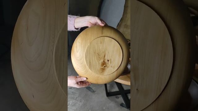 Большая тарелка из дерева