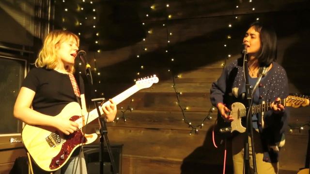 Moscow Apartment cover of When the Man Comes Around by Johnny Cash смотреть онлайн