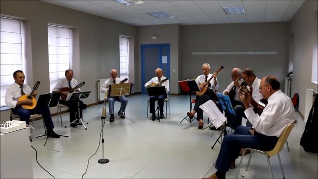 En los jardines de Granada смотреть онлайн