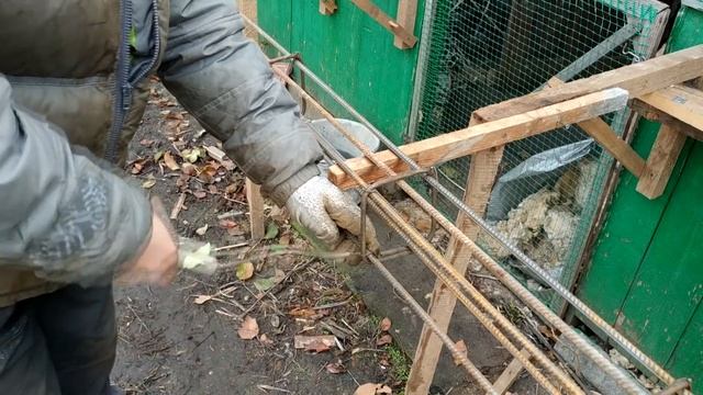 КРЮЧОК ДЛЯ ВЯЗКИ АРМАТУРЫ ЗА 2 МИНУТЫ / УЧИМ СЕРЁГУ ЧЕХА ВЯЗАТЬ АРМАТУРУ смотреть онлайн