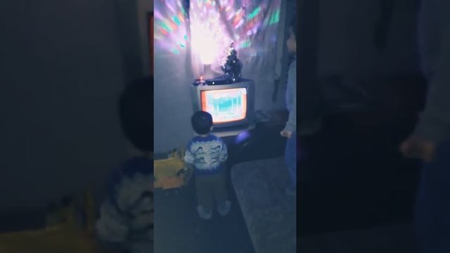 Танцы с любимым диско-шаром. Жизнь на даче. смотреть онлайн