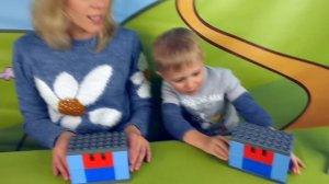 Lego Замок и малыш Даник с мамой - Видео для детей с конструктором Лего и Даником