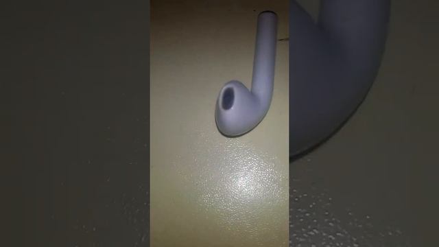 Как почистить от ушной грязи наушники Air Pods смотреть онлайн