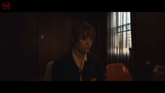 Финальный русский трейлер маньячного хоррора Собиратель душ (Longlegs).

Следователь ФБР Ли Харкер (