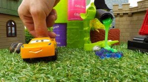 Молния Маквин и монстр мультики про машинки