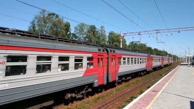 Электропоезд ЭТ2-003, у о.п. Михайловская Дача, г.СПб, 03.07.2021г. смотреть онлайн