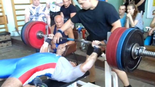 Яневич Дмитрий жим лёжа без экипы 207 кг при с.в. 85 кг на Открытом первенстве г .Минска. смотреть онлайн