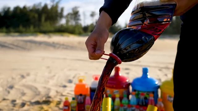 M&M vs Big Pepsi, Coca Cola, Giant Mirinda, Mtn Dew, Fanta, Schweppes and Mentos Underground смотреть онлайн