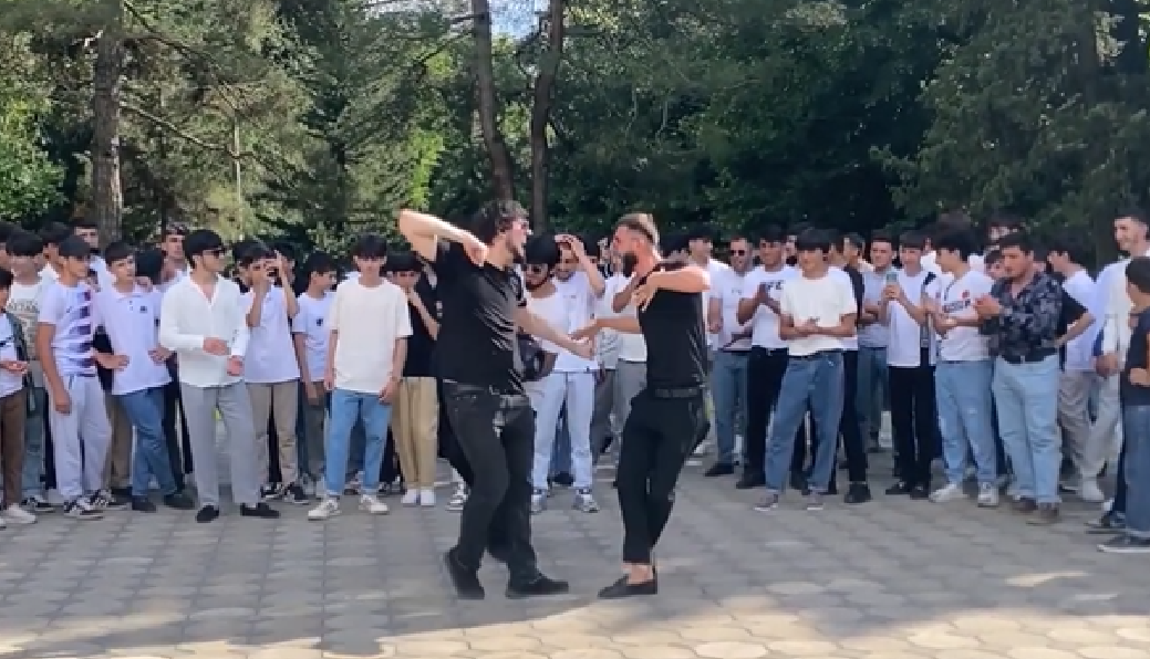 Лезгинка 2024 Супер Ловзар Гогия ALISHKA Lezginka Son Zeng Zaqatala Park Dance Выпускной Gogia Remix смотреть онлайн