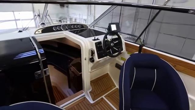 Моторный катер Aquador 25 Walk Around из Финляндии